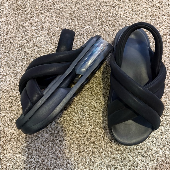 NWOT Women’s Nike Air Max Isla size 9 - Picture 2 of 6